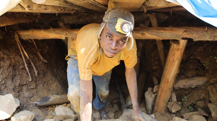 I DR Kongo utvinns flera av de konfliktmineraler som behövs i modern teknik. Genom ett nytt samarbete kan PMU Second Hand nu bidra till att mineraler ur gamla mobiler kan återvinnas och på så sätt medverka till hållbara lösningar.