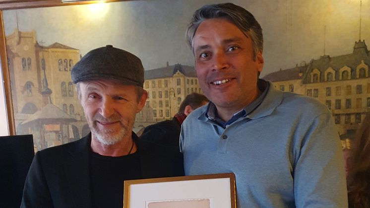 Jo Nesbø og Årets ålreite fyr, Amar Bokhari