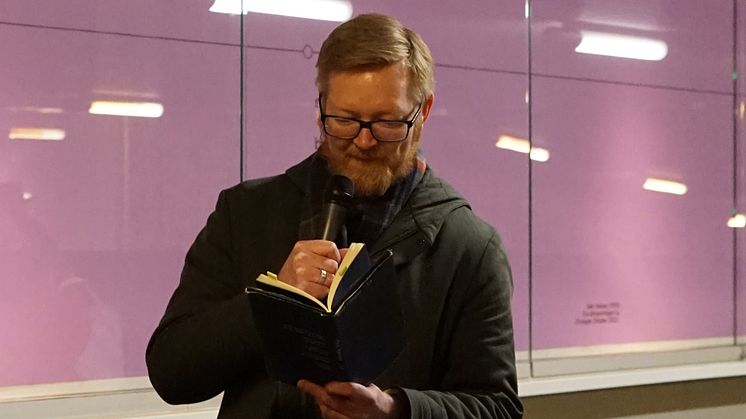 Geir Halnes leser dikt