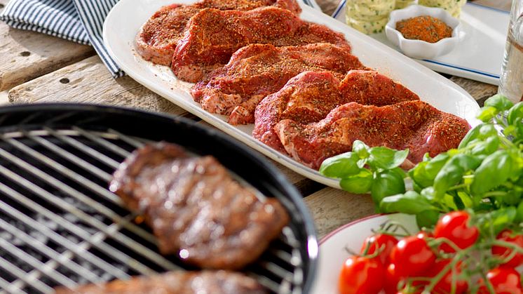Pepparenrecôte med rostad potatis och örtsmör