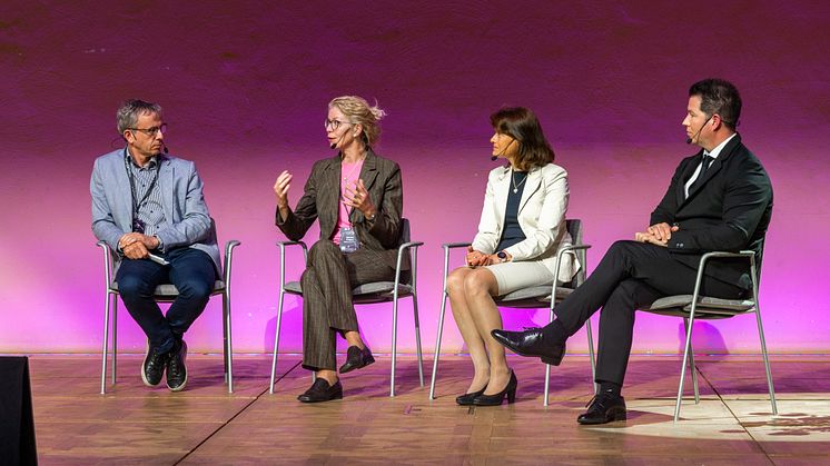Från vänster: Per Runeson, professor, Lunds universitet, Sandra Friberg, docent, Uppsala universitet, Sara Mazur, verkställande ledamot, Knut och Alice Wallenbergs stiftelse och Giovanni Leoni, Head of Business Strategy, Credo AI