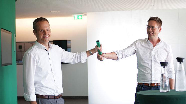 Symbolische Staffelübergabe: Dirk Leinweber und Christian Schulz (v.l.n.r.)