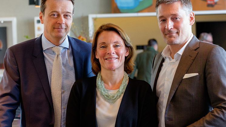 Anna Sievert tillsammans med Frederik Bruun Rasmussen och värderings- och försäljningsdirektör Kasper Nielsen.