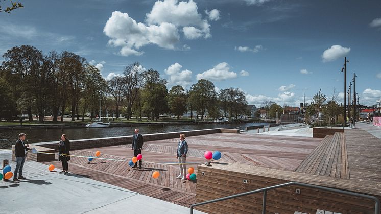 Under invigningen medverkade Pernilla Logren, projektledare för Norrtälje Hamn, Bino Drummond (M) och Ulrika Falk (S). Presschef Lars Lindberger ledde den digitala invigningen som livesändes på Norrtälje kommuns Facebooksida. Foto: Hans Logren