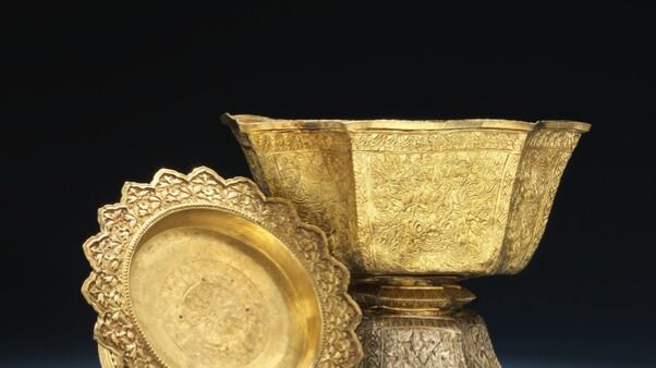 Admiral Andreas du Plessis de Richelieu’s golden bowls were both gifts from King Rama V of Siam. 