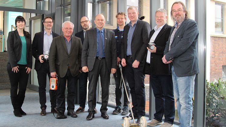 Knüpfen Netzwerk (v. l.): Christiane Rüsel und Marcus Hustadt, WWN, Udo Fölling, Christian Carl, Bürgermeister Christoph Rüther, Frank Siedhoff, WWN, Christoph Wittler,  Norbert Münster, Klaus Stratmann (alle anderen Stadt Bad Wünnenberg).
