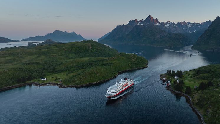 MS Richard With sailing in Raftsundet. Photo Espen Mills.jpg