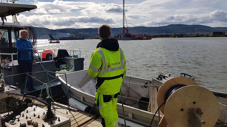 Cutus Geo overvåker utfylling som skjer i Gilhusbukta utenfor Lier og Drammen. 