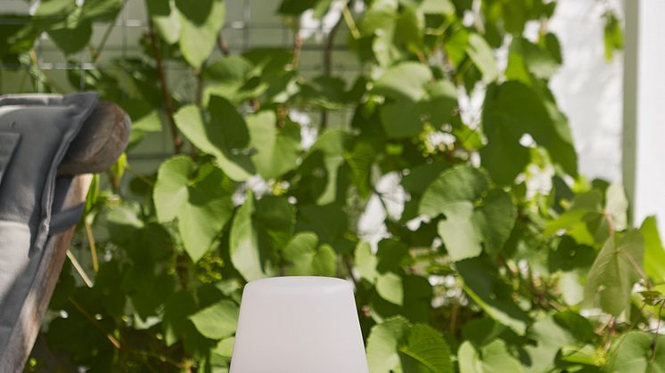 Sladdlös bordslampa till uteplatsen