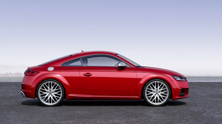 Audi TT - fra siden