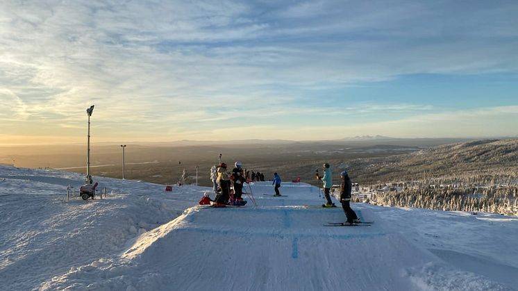 Svenska Skidförbundet står värd för FIS Women's Skicross Training Camp på Idre Fjäll. Foto: Ludvig Fjellström