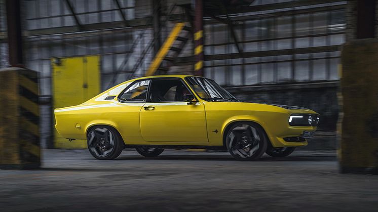 16_Opel-Manta-GSe-ElektroMOD-516055