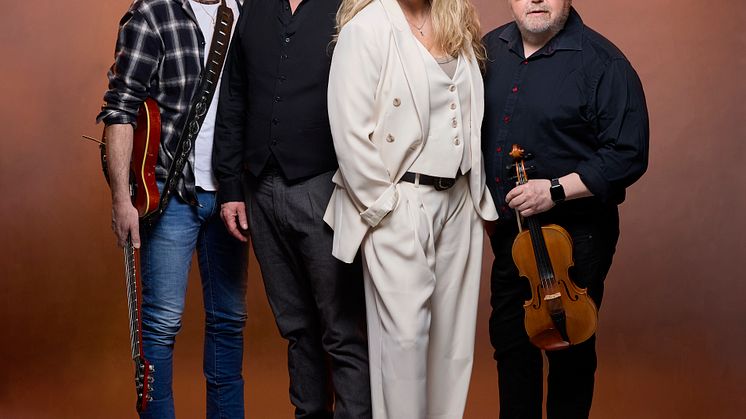 Sverigeturné för Kalle Moraeus, Gunilla Backman och Johan Boding med "Den Svenska Sångboken"!