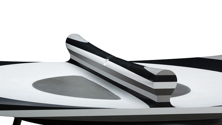 “10 LAYERS” är ett skulpturerat pingisbord utav Silestone®.