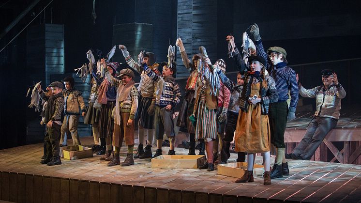 Sildegutar og sildejenter i operaen Sildagapet,  av Jostein Avdem Fretland og Helge Sunde