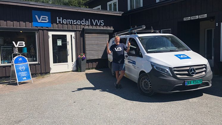 Håkon Albjerk i VB Hemsedal VVS gir tommel opp for ny kontrakt