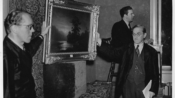 Stockholms Auktionsverks personal förrättar konstauktion på Bukowskis, 1943