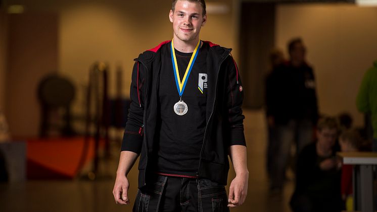 SM-SILVER i plåtslageri till Simon Persson, Katedralskolan i Skara