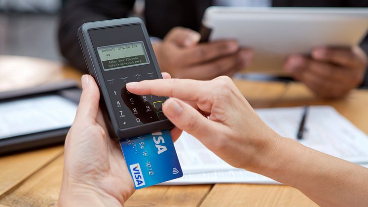 Bezahlen mit Visa bei Beratungsgespräch über mPOS