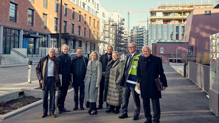 Styret i Höegh Eiendom på befaring på HasleLinje, fra venstre: Peter Groth, Arne Vannebo, Morten W. Høegh, Lise Duetoft, Eirik Thrygg (adm. dir), Isabella Alveberg, Leif O. Høegh og Paul Eirik Lødøen.