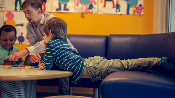 Når halve personalgruppen er utdannede barnehagelærere, gir det økt kompetanse og motivasjon i hele personalgruppen.