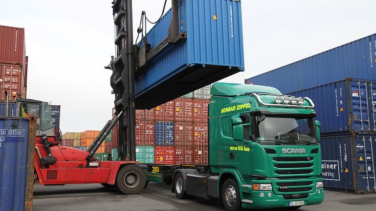 Nachhaltig auf der letzten Meile unterwegs: Der Scania G 340 mit CNG-Motor der Spedition Konrad Zippel. 