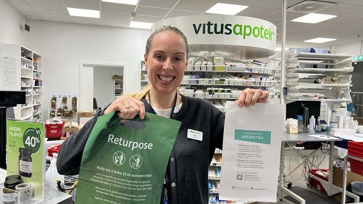 farmasøyt_Line_Vitusapotek_Fornebuporten_bredde.jpeg