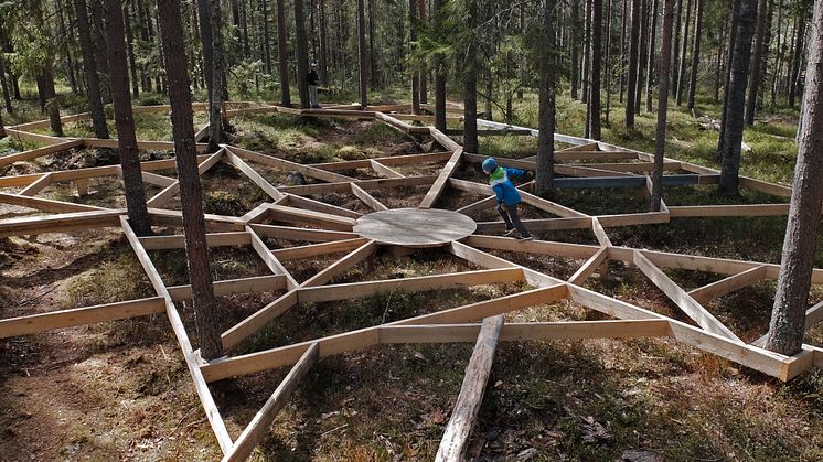 Hindret Spindelnätet är en labyrint som sätter balansen på prov.