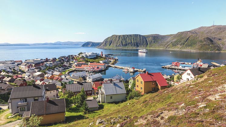 Nå kan medlemmer av Strawberry tjene poeng på reiser med Hurtigruten Group. 