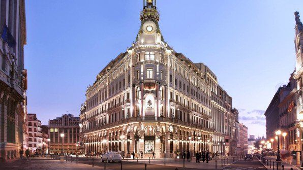 Galeria Canalejas i Madrid består av spennende butikker, restauranter samt Spanias første Four Season hotell. 