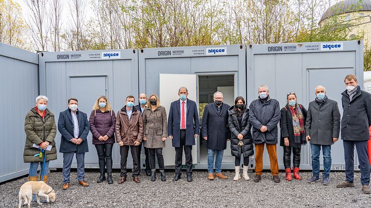 Algeco hat der Stadt Kehl fünf Mietcontainer für die Winterzeit gespendet, in denen bis zu 15 obdachlose Menschen übernachten können. Mitte November hat der Spezialist für modulare Raumlösungen den neuen Kälteschutz offiziell an die Stadt übergeben.