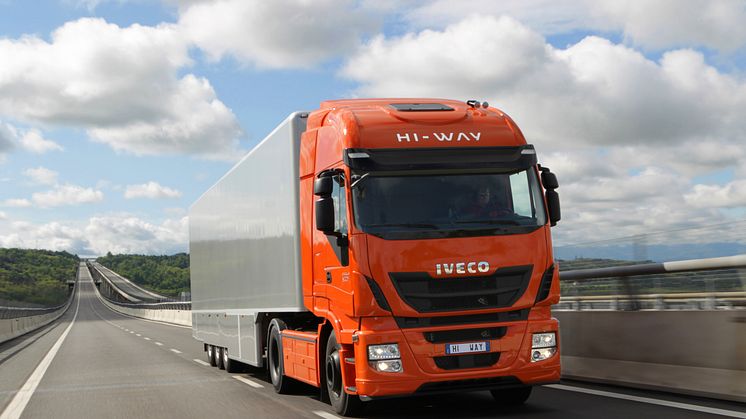 TRE STRALIS HI-WAY TILL FERRARIS POPULÄRA FORMEL 1-TEAM