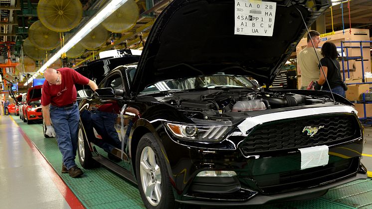 Nye Ford Mustang med første bil ut av produksjonslinja.08.2014