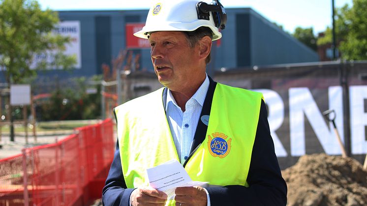 Claes Caroli på första spadtaget vid Sorgenfri i maj 2018.