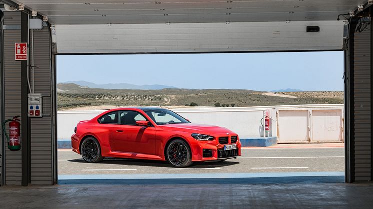 P90481920_lowRes_the-all-new-bmw-m2-s