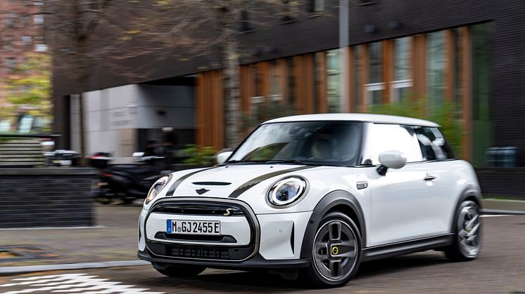 MINI Electric fortsätter vara den mest sålda MINI-modellen när 2022 summeras 