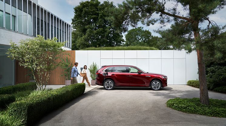 2024_mazda_cx-80_ar_still_17_until_Mar6th2027.jpg