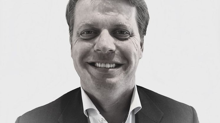Fredrik Lind vit bakgrund