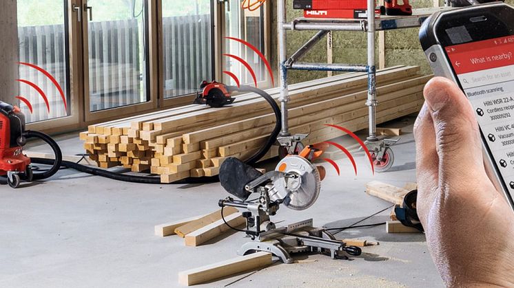 Hiltis slitstarka streckkods- och Bluetooth-taggar på din utrustning kommunicerar med ON!Track- ett molnbaserat inventariesystem 