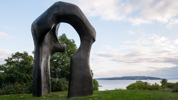 Torso - Great Arch © Henry Moore / BONO 