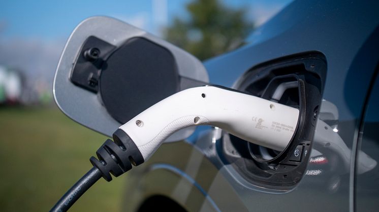 I en ny undersøgelse blandt 378 ejere af plug-in hybridbiler svarer 89 procent, at de i høj grad udnytter el-potentialet, og i gennemsnit klares 69 procent af det daglige kørselsbehov på ren el. Foto: PR.