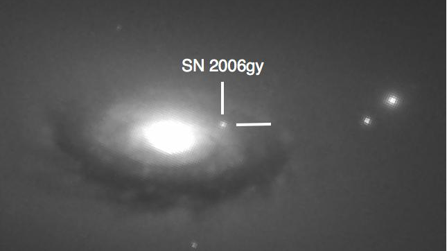 Supernovan SN 2006gy. Foto: Fox et al 2015.