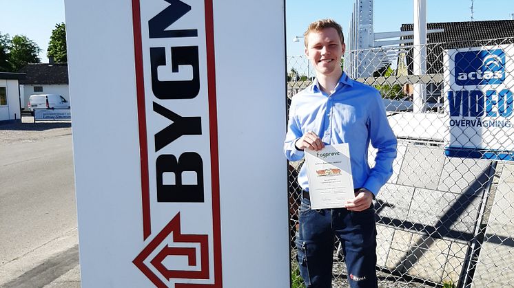 Andreas Bjørnskou, der er salgstrainee i Bygma Hårlev har aflagt fagprøve om ’Yunik Pro Maling’