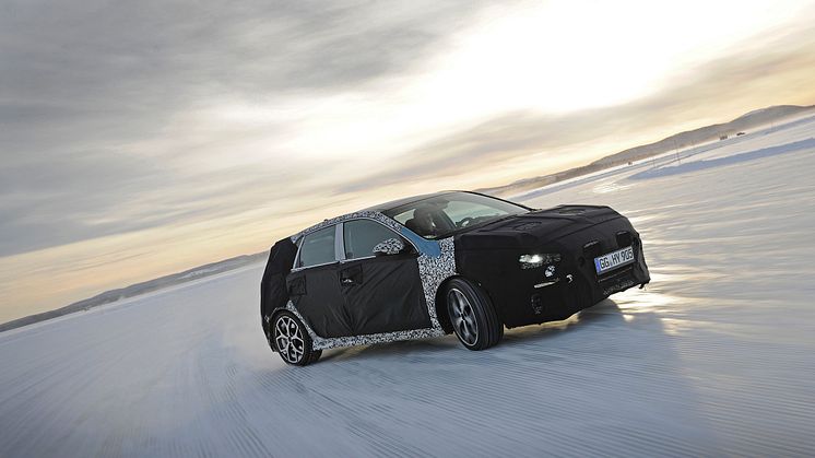 Thierry Neuville testkör nya Hyundai i30 N i Arjeplog