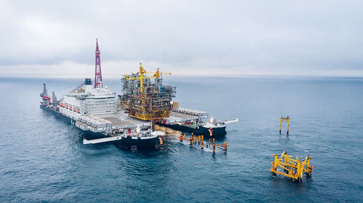 Pioneering Spirit sejler væk efter Tyra løft
