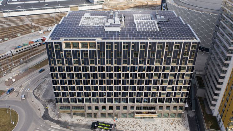 Tak och fasad på House of Choice pryds med solcellspaneler.
