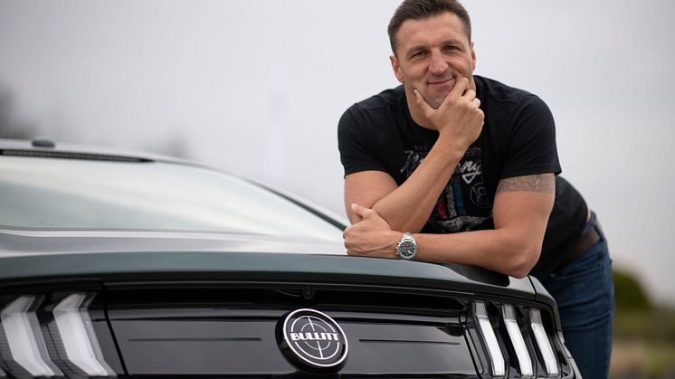Dr. Kiss Gergely háromszoros olimpiai bajnok vizilabdázó és a Ford Mustang Bullitt