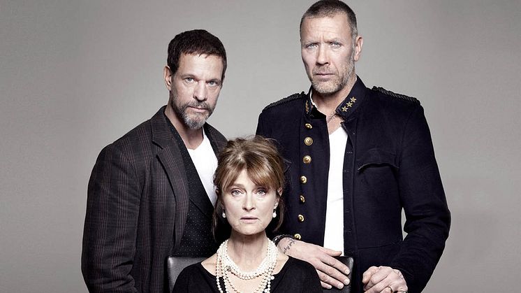 Thomas Hanzon, Lena Endre och Mikael Persbrandt i Dödsdansen. 