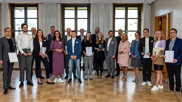 Preisträger und Laudatoren des 19. "Medienpreis Mittelstand" bei der Verleihung in Berlin Foto: Jürgen Sendel