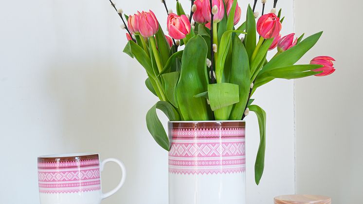 Vase og kopp fra Porsgrunds Porselænsfabrik